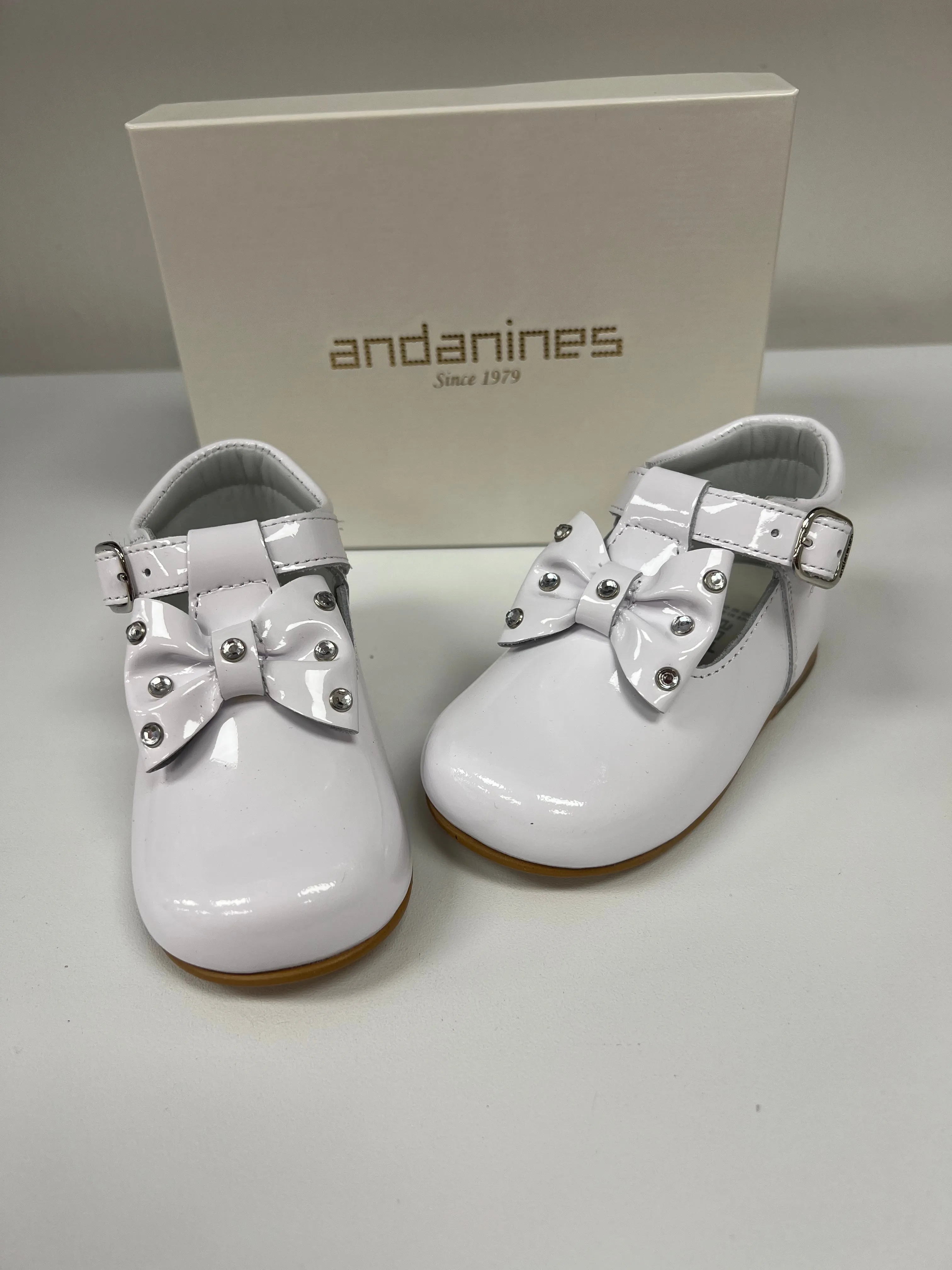 231275 White Stud Patent Bow T-Bar Andanines